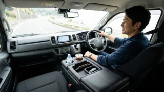 運転席周りの収納力アップ！ハイエース専用センターコンソール選び